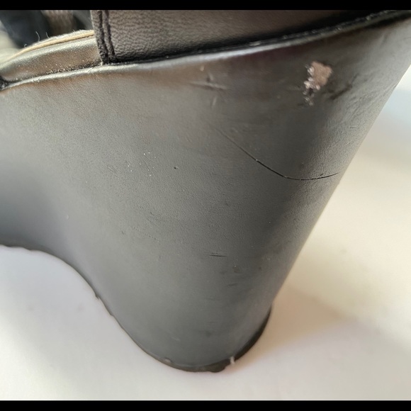 Shoe - Picture 5 of 6